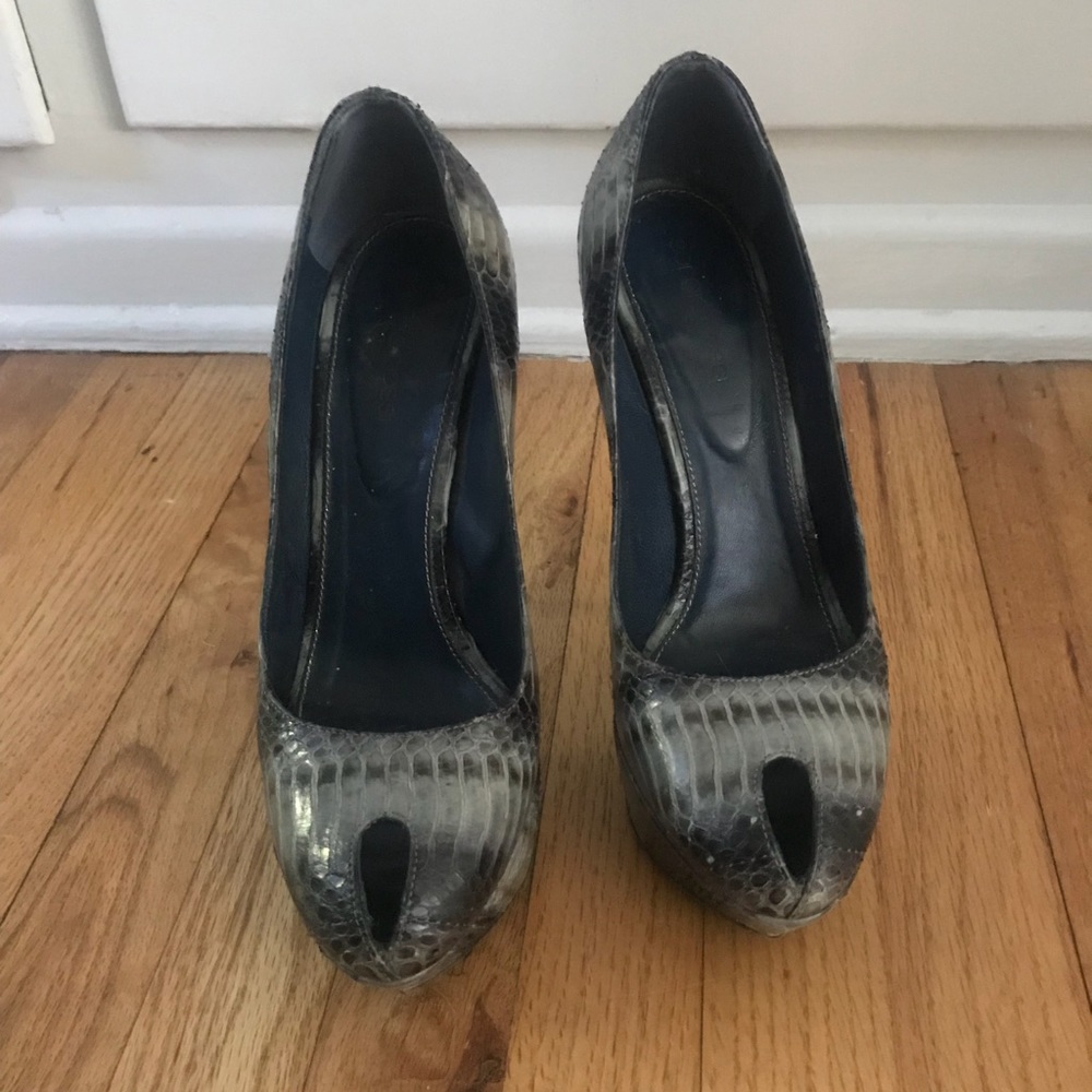 ❌SOLD❌ Sergio Rossi Watersnake Grey Heels 38